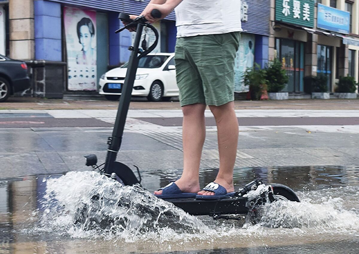 В электрический самокат попала вода